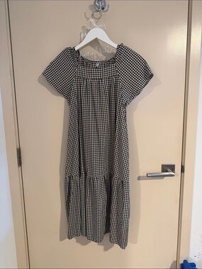 ❣️5 for $100!Uniqlo Black and White Gingham Smocked Neck Dress